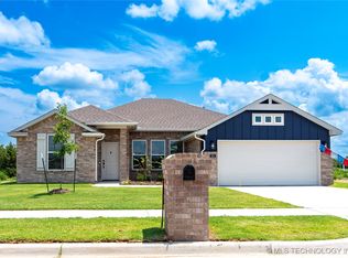 211 S 25th St, Collinsville, OK 74021