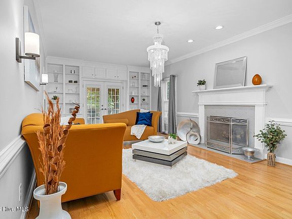 5th image of 613 Chimney Hill Way