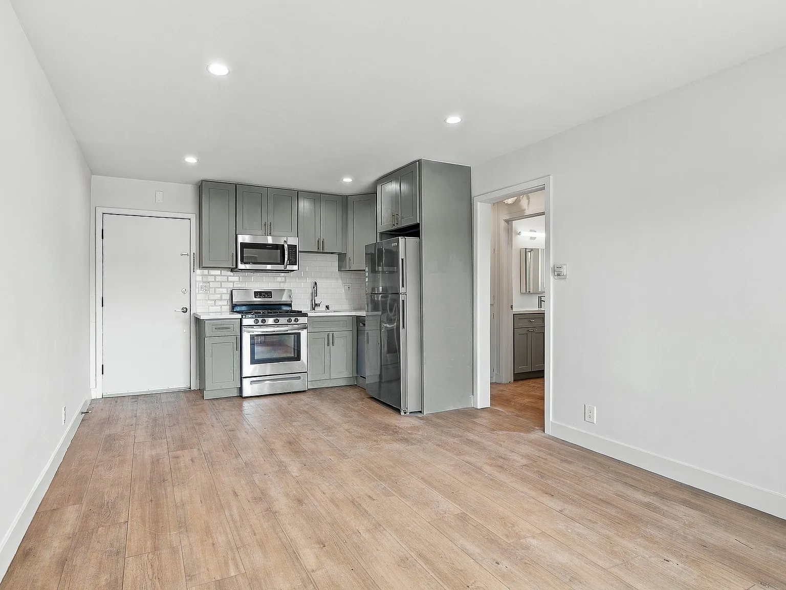 1 bed, $2,014 — Photo 4