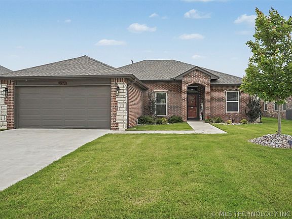 4th image of 4820 E Galveston Pl