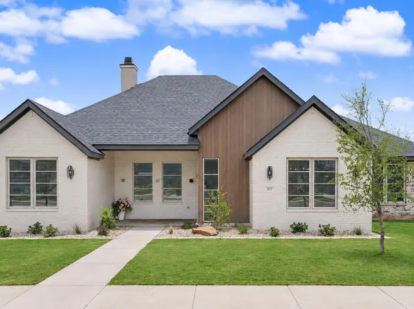 307 N 9th St, Wolfforth, TX 79382