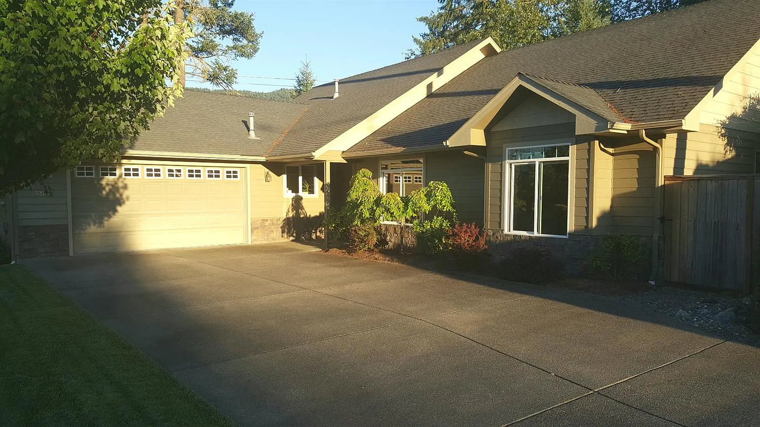 2325 SE Wyndham Way photo 1