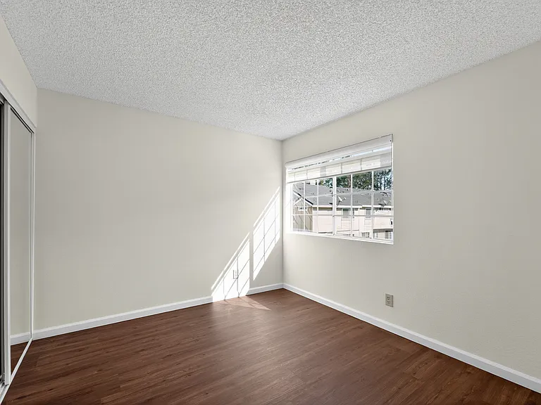 2800 Plaza Del Amo — Photo 8