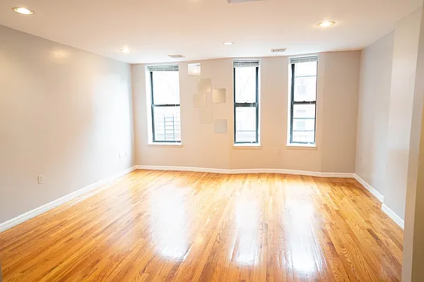 Rented by R New York | media 1