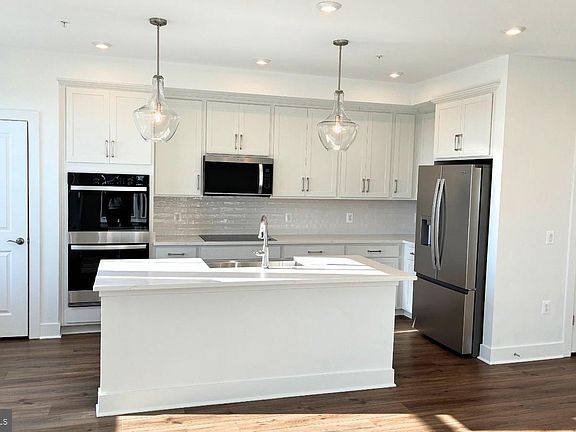 4th image of 244 Violet Way #2