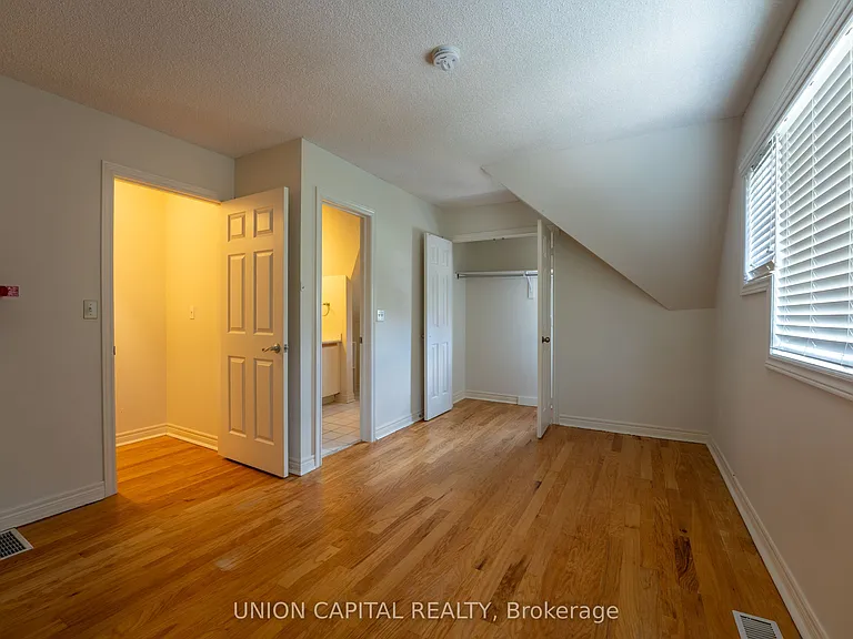 230 Saint George St #1 — Photo 15
