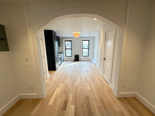 438 Putnam Avenue image 1 of 10