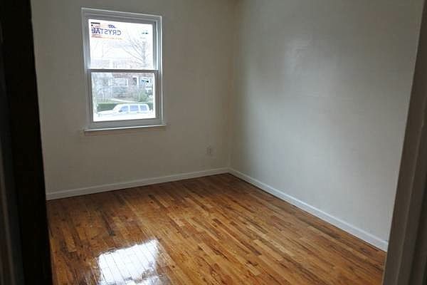 1st image of 15-00 215 St