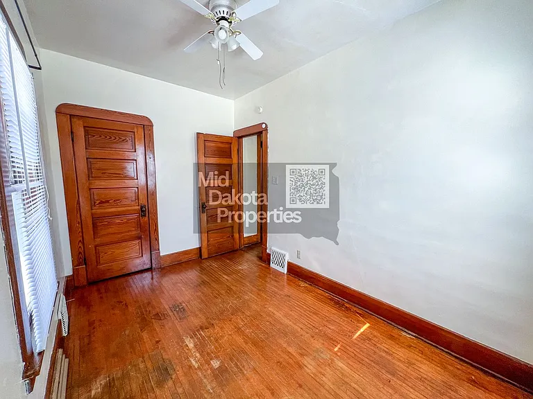 933 E 5th Ave — Photo 13