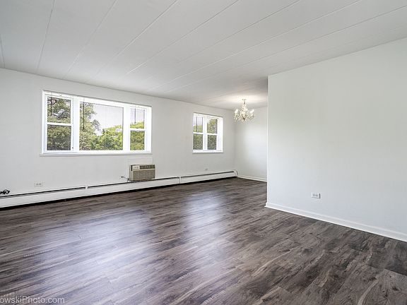 4th image of 6161 N Hoyne Ave #D408