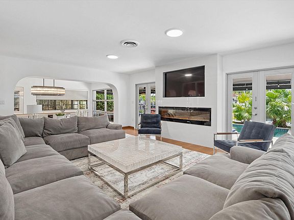 3rd image of 325 Coconut Isle Drive