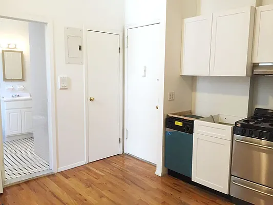 Rented by Waverly Realty Associates | media 18