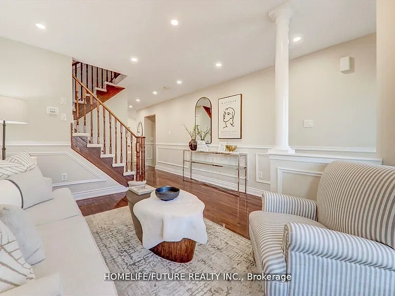 16 Barden Cres — Photo 2
