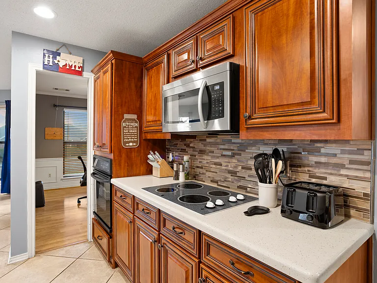 1424 Cobblestone Dr — Photo 10