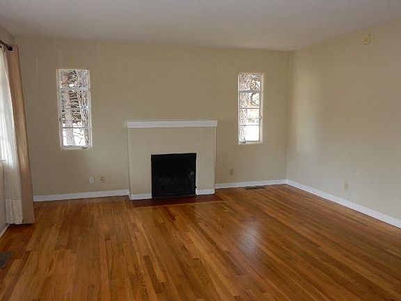 3rd image of 1309 Vassar Dr SE