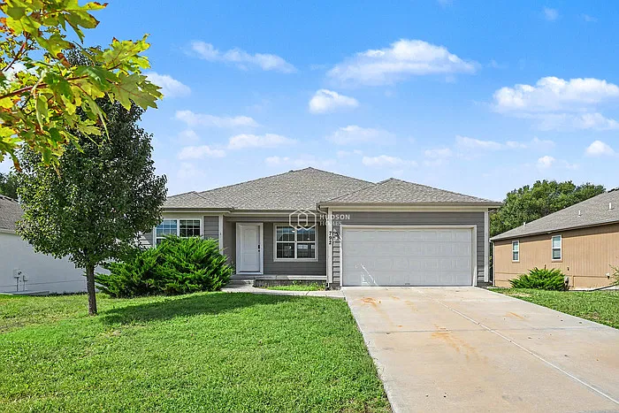 4 bed, 2.0 bath, 1512 sqft, $2,299 — Photo 1