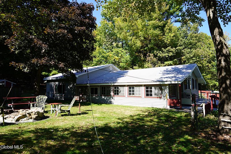 4th image of 26 Rays Road