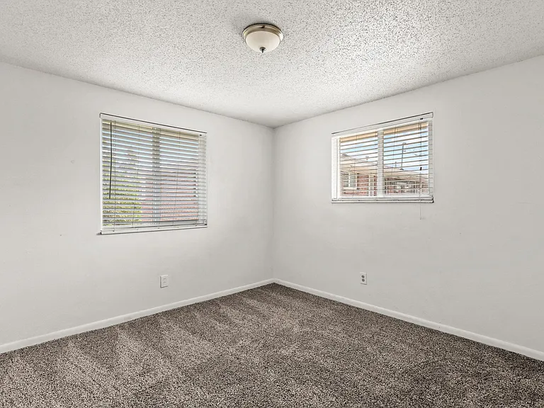 1115 Rosemary St — Photo 32