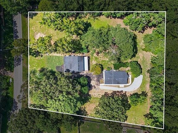3rd image of 724 Cowan Rd SE