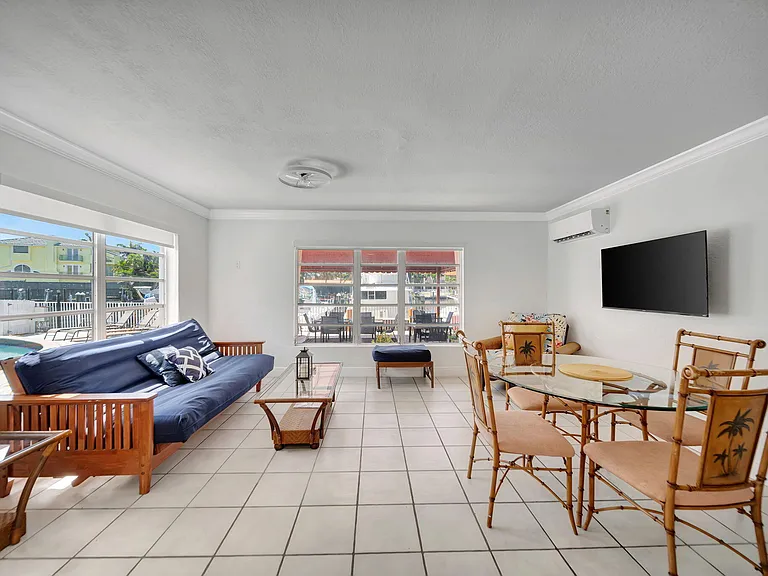 2724 NE 14th St #3 — Photo 9