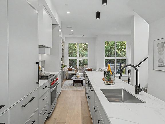 5th image of 1493 W 52nd Ave