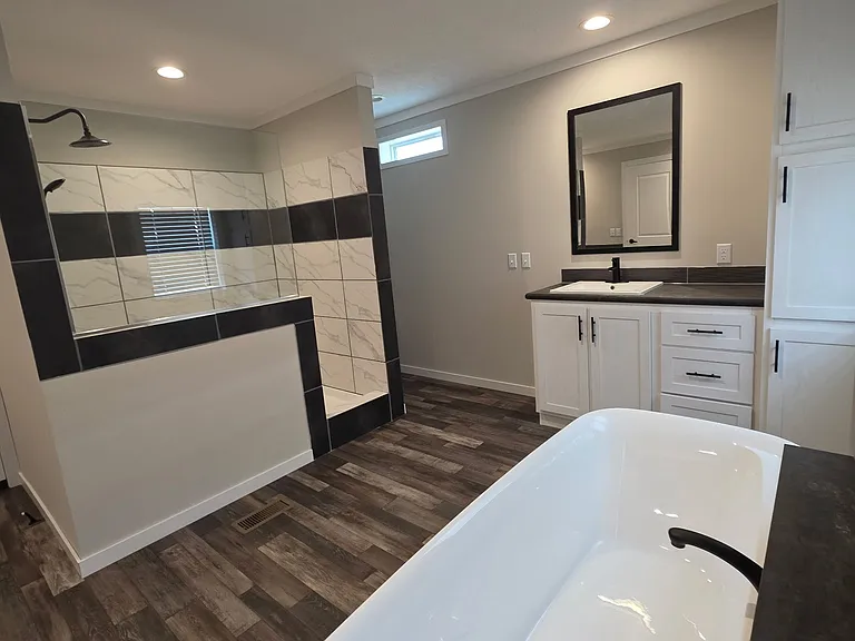209 W Lake St — Photo 11