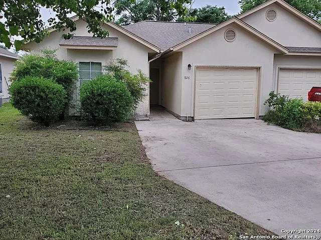 926 Misty Acres Dr — Photo 1