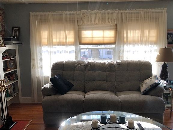4th image of 303 Ash St