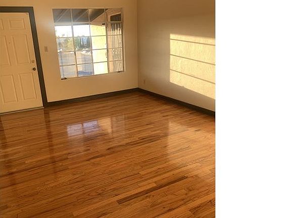 2nd image of 3001 Dyer St #2