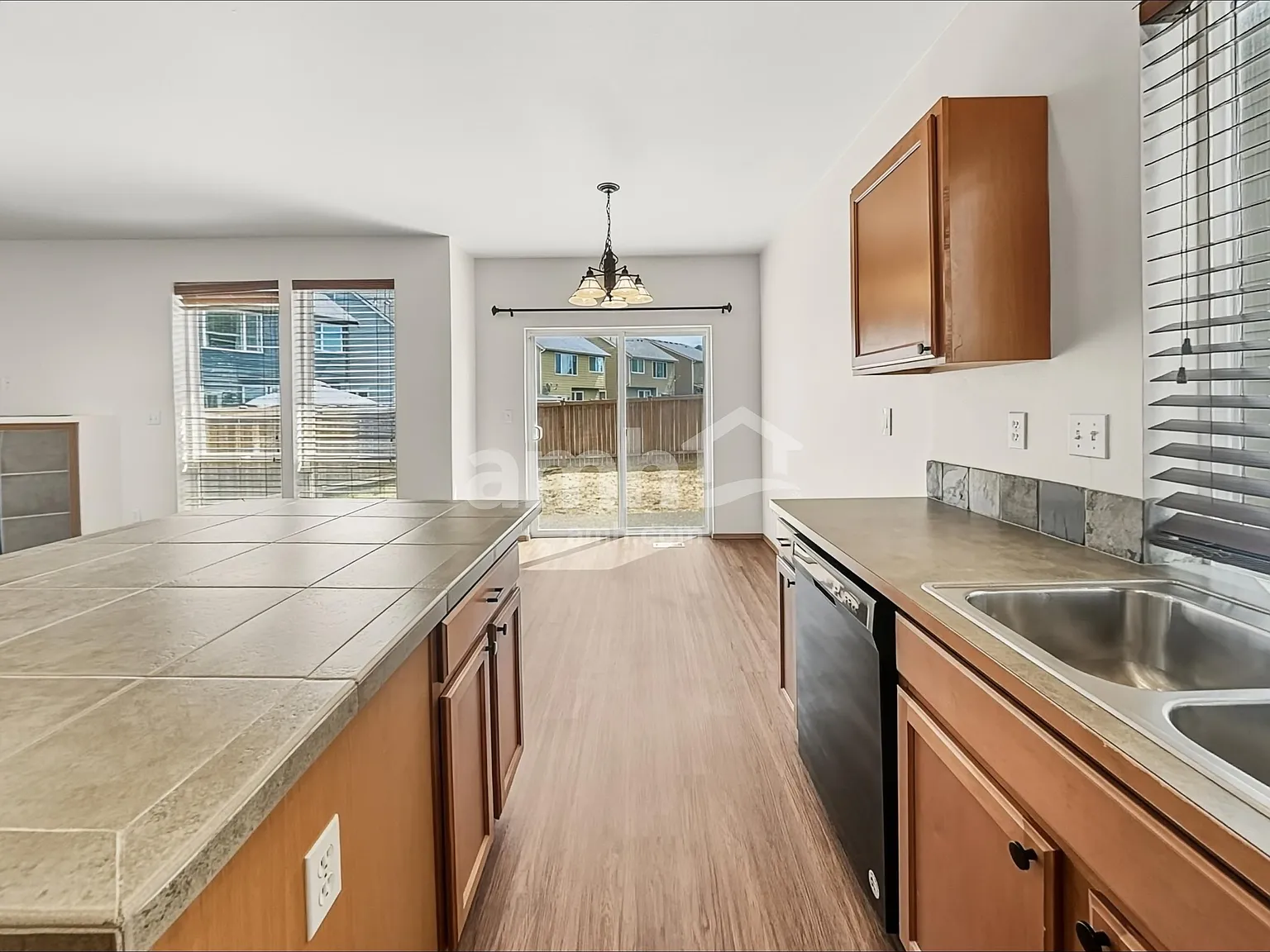 3 bed, 2.5 bath, 2154 sqft, $2,930 — Photo 4