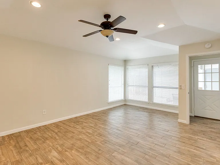 425 Provincetown Ln — Photo 24