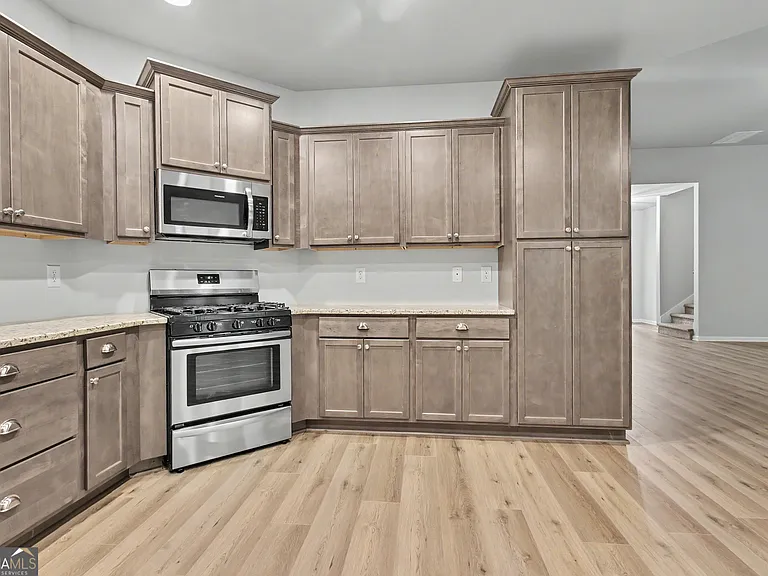 270 Southridge — Photo 14