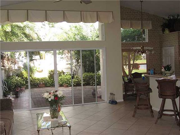 4th image of 11626 Pamplona Blvd