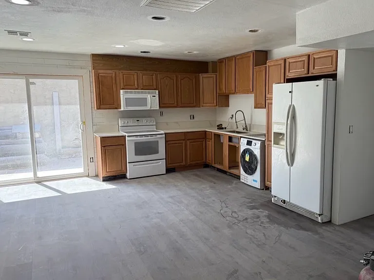 5702 N 63rd Dr — Photo 1