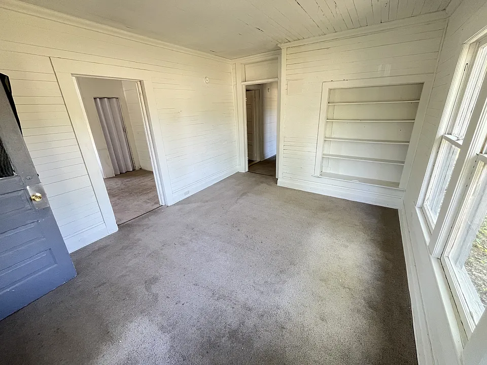 302 E Columbia Ave