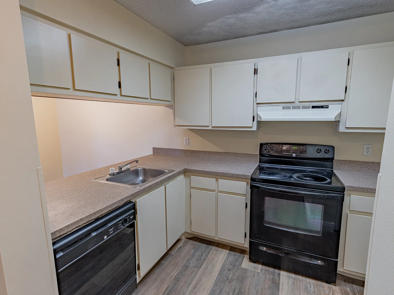 1 bed, 826 sqft, $1,250 — Photo 4