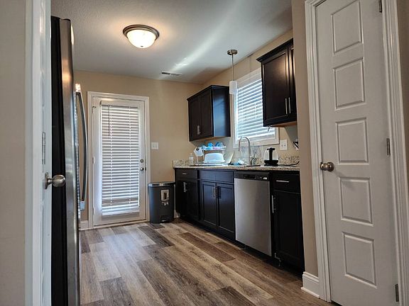 5th image of 846 Lutz Ln