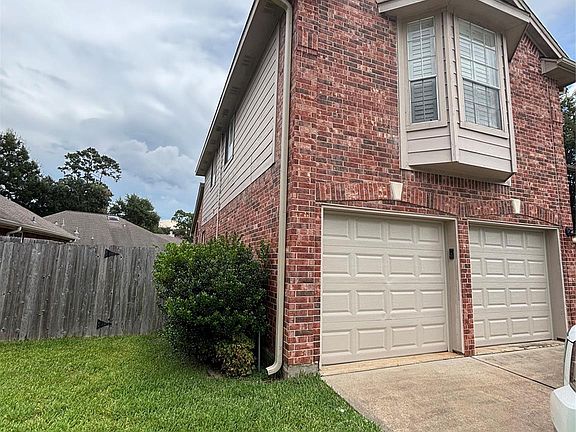3rd image of 15806 Laurel Cv