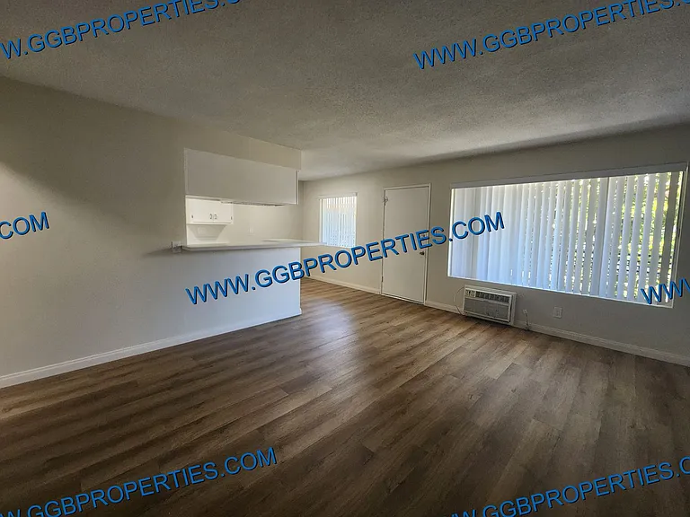 727-741 Orizaba Ave — Photo 12