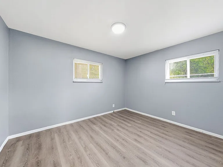 237 Grampian Rd — Photo 20