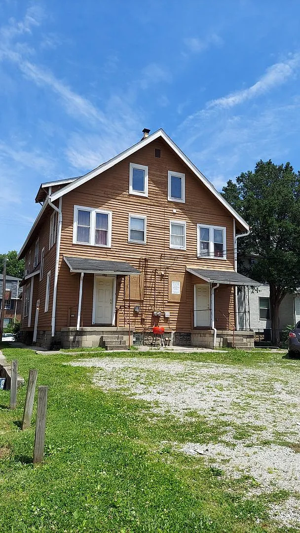 Prime Location — Photo 2