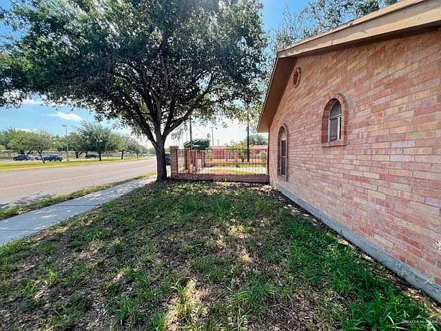 3 bed, 2.0 bath, 1297 sqft, $1,250 — Photo 4