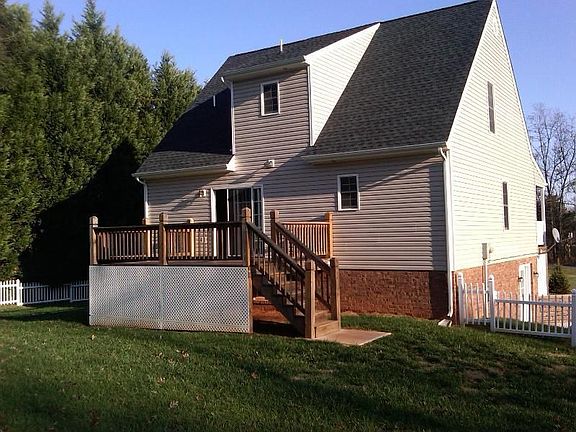 3rd image of 1052 Country Club Dr