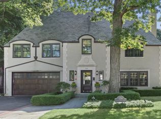 124 S Deere Park Dr, Highland Park, IL 60035