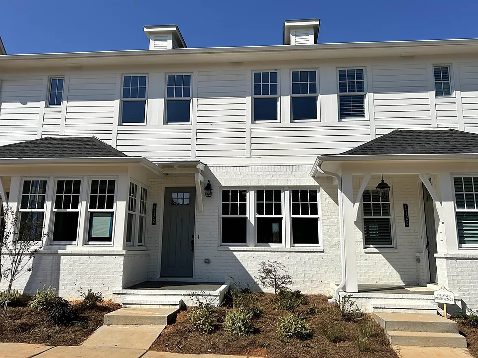 1122 Windsor Sq