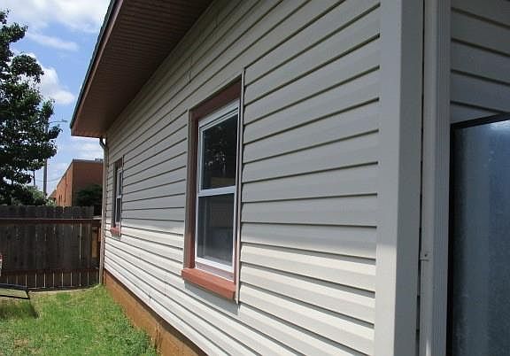 2nd image of 516 Hilltop St