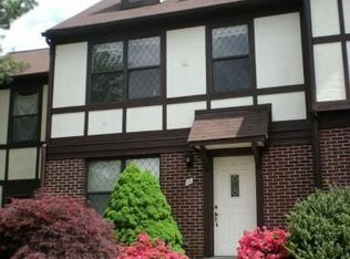 16 Lyndhurst Ct, Sterling, VA 20165