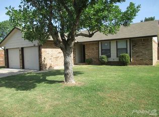 501 Williams Dr, Moore, OK 73160