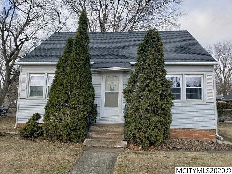 1st image of 912 11th St NE
