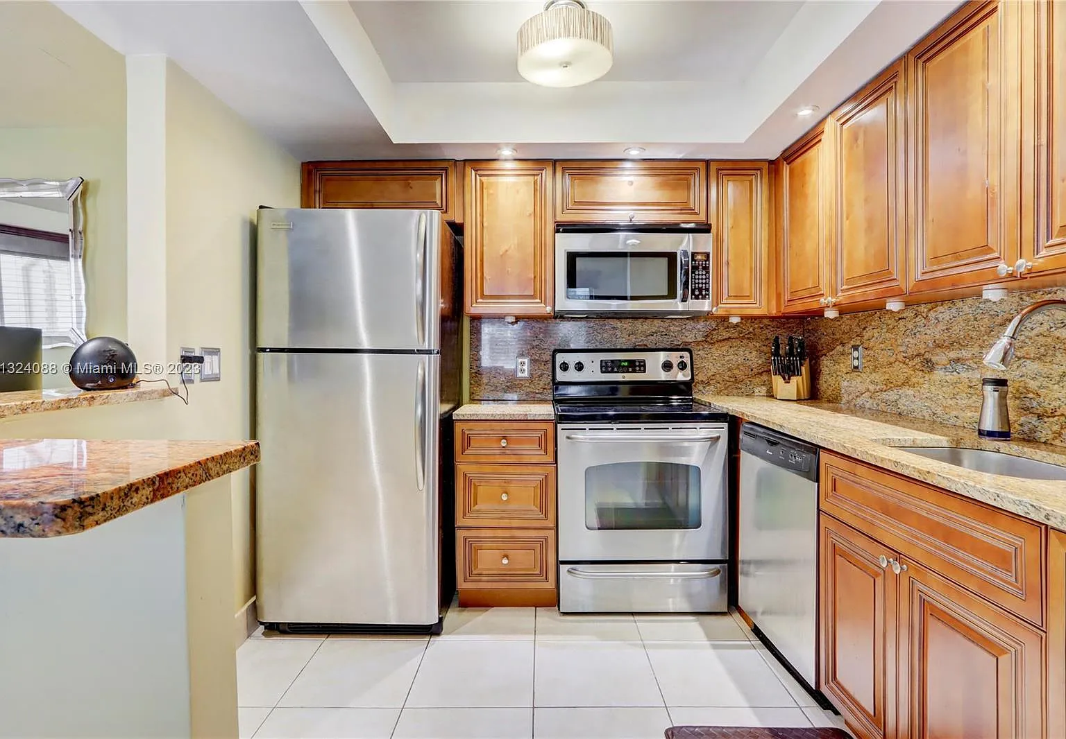 1 bed, 1.5 bath, 726 sqft, $1,700 — Photo 1
